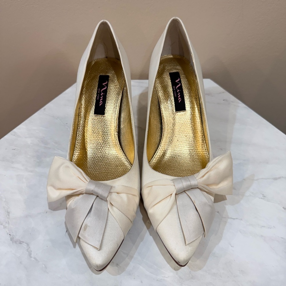🔥Nina New York Elegant Cream Bow Pointed-Toe Women's Pumps Size 9 Used Once 🔥 - Picture 2 of 6